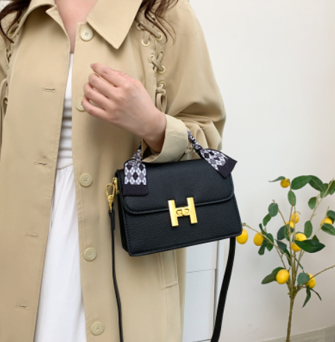 Women's Chain Shoulder Bag